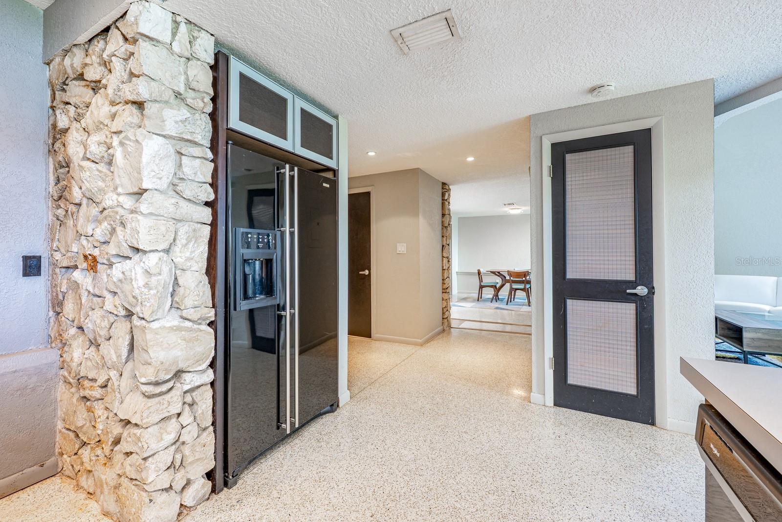 Image 13 of 42 For 224 Adelaide Boulevard