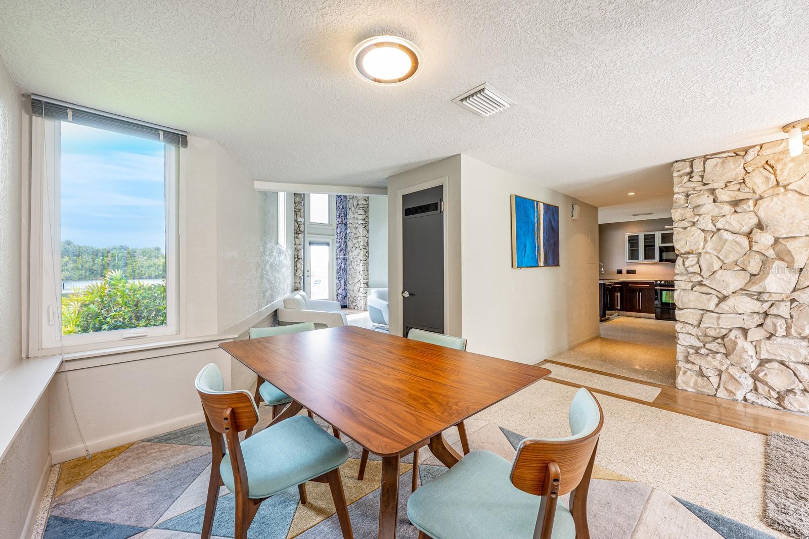 Image 14 of 42 For 224 Adelaide Boulevard