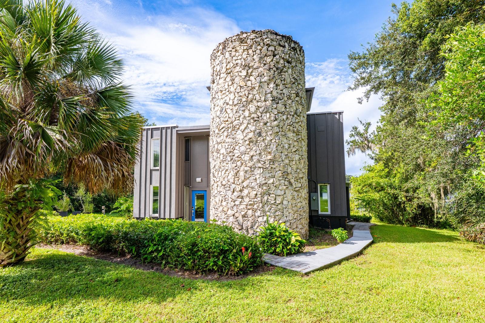 Image 2 of 42 For 224 Adelaide Boulevard