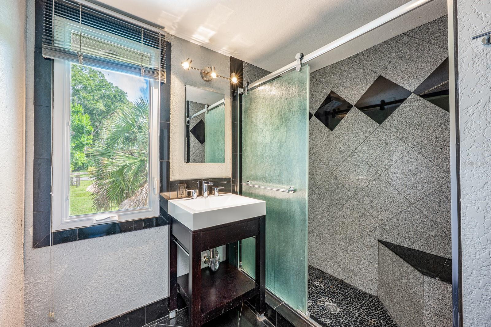 Image 22 of 42 For 224 Adelaide Boulevard