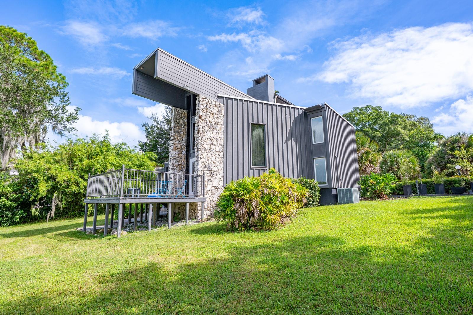 Image 3 of 42 For 224 Adelaide Boulevard
