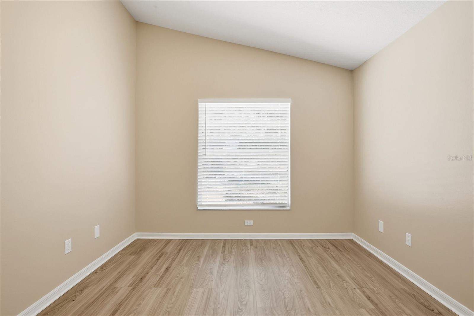 Image 11 of 50 For 342 Mane Court