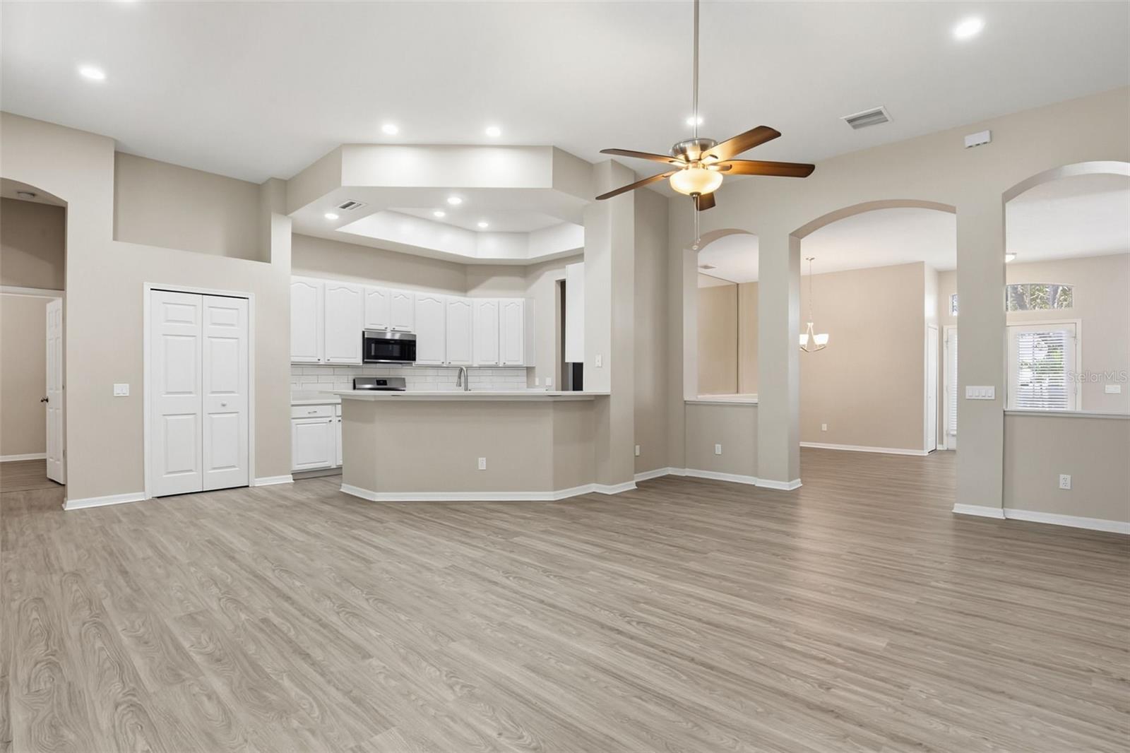 Image 20 of 50 For 342 Mane Court