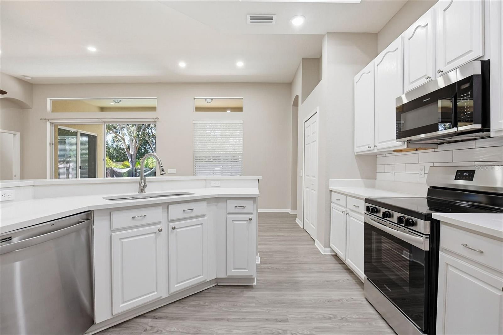 Image 23 of 50 For 342 Mane Court