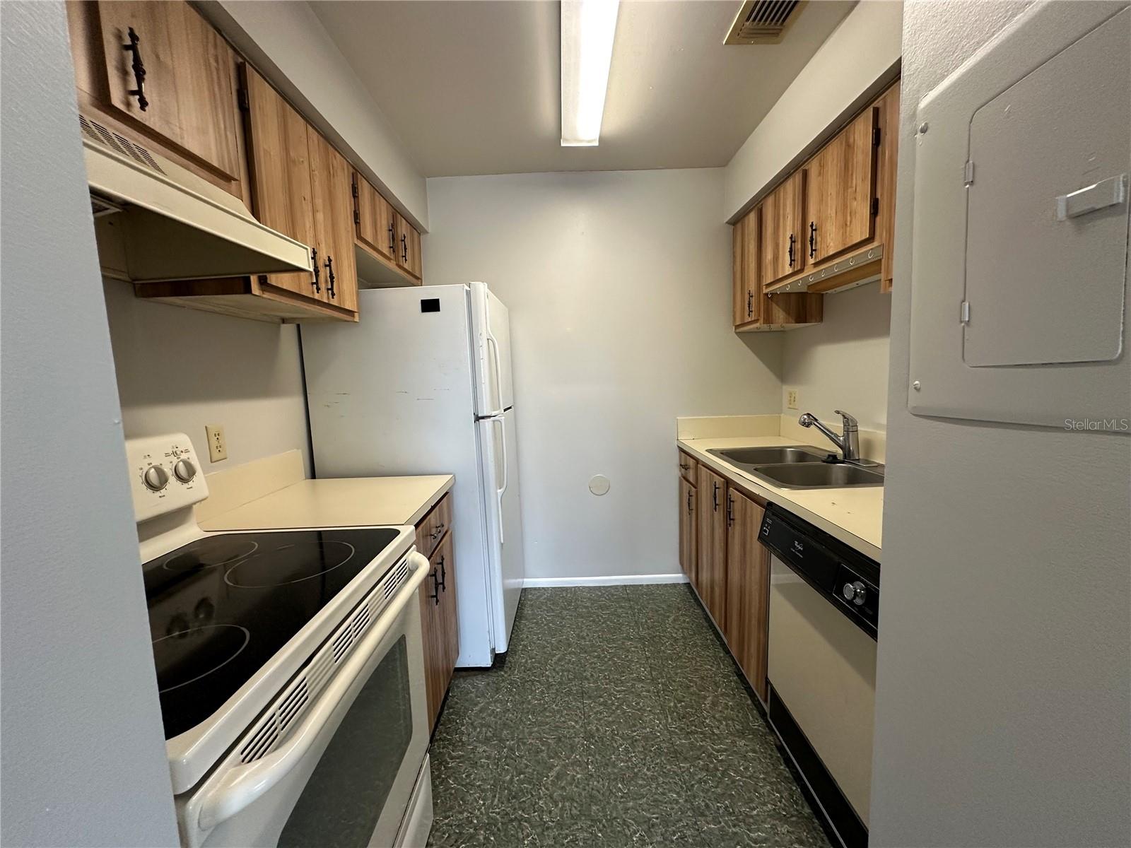Image 11 of 15 For 4814 Semoran Boulevard 405