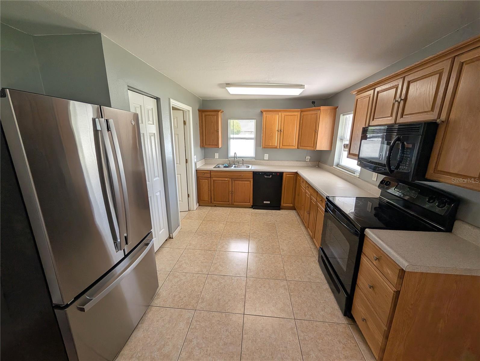 Image 5 of 22 For 1002 Kirkland Drive Unit A