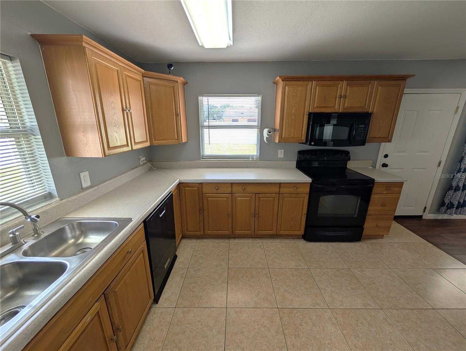 Image 6 of 22 For 1002 Kirkland Drive Unit A