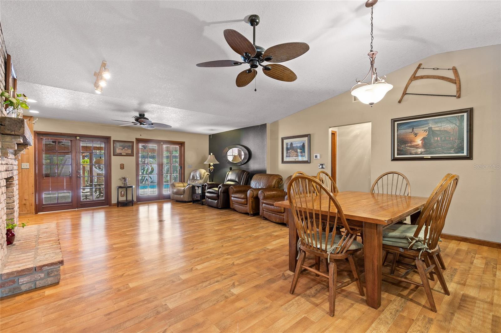 Image 10 of 40 For 617 Glenview Drive