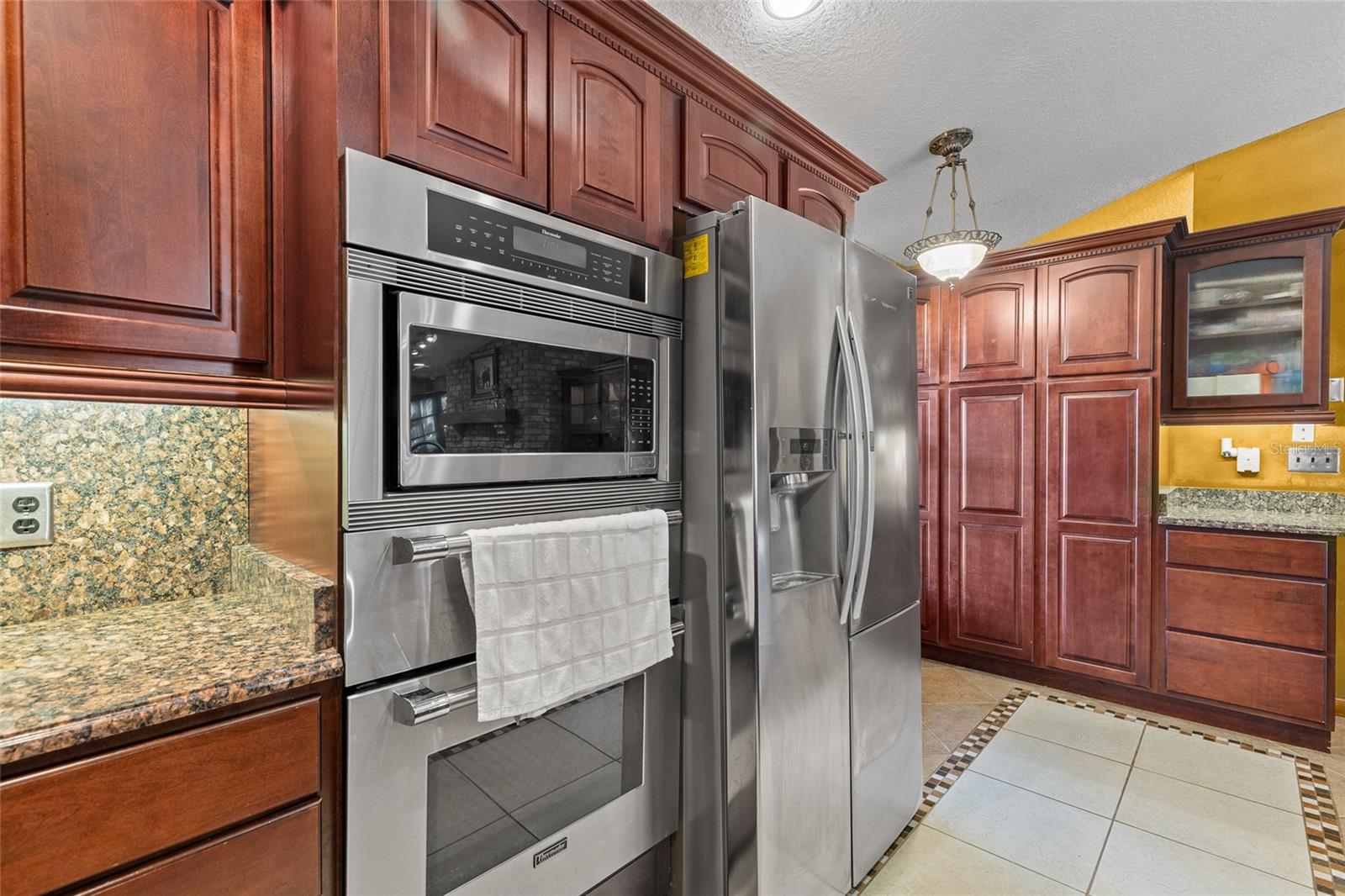 Image 19 of 40 For 617 Glenview Drive