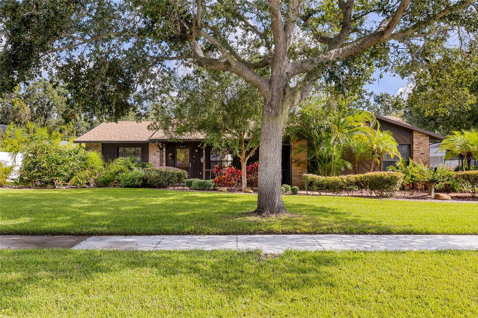 Image 2 of 40 For 617 Glenview Drive