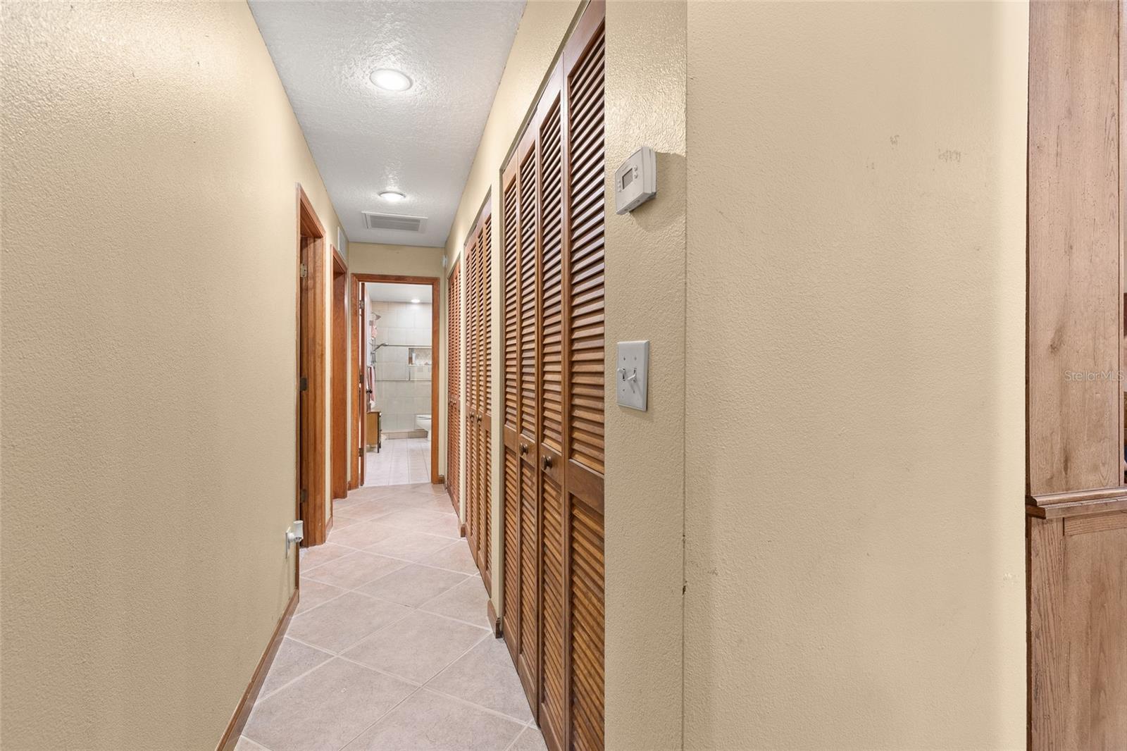 Image 24 of 40 For 617 Glenview Drive