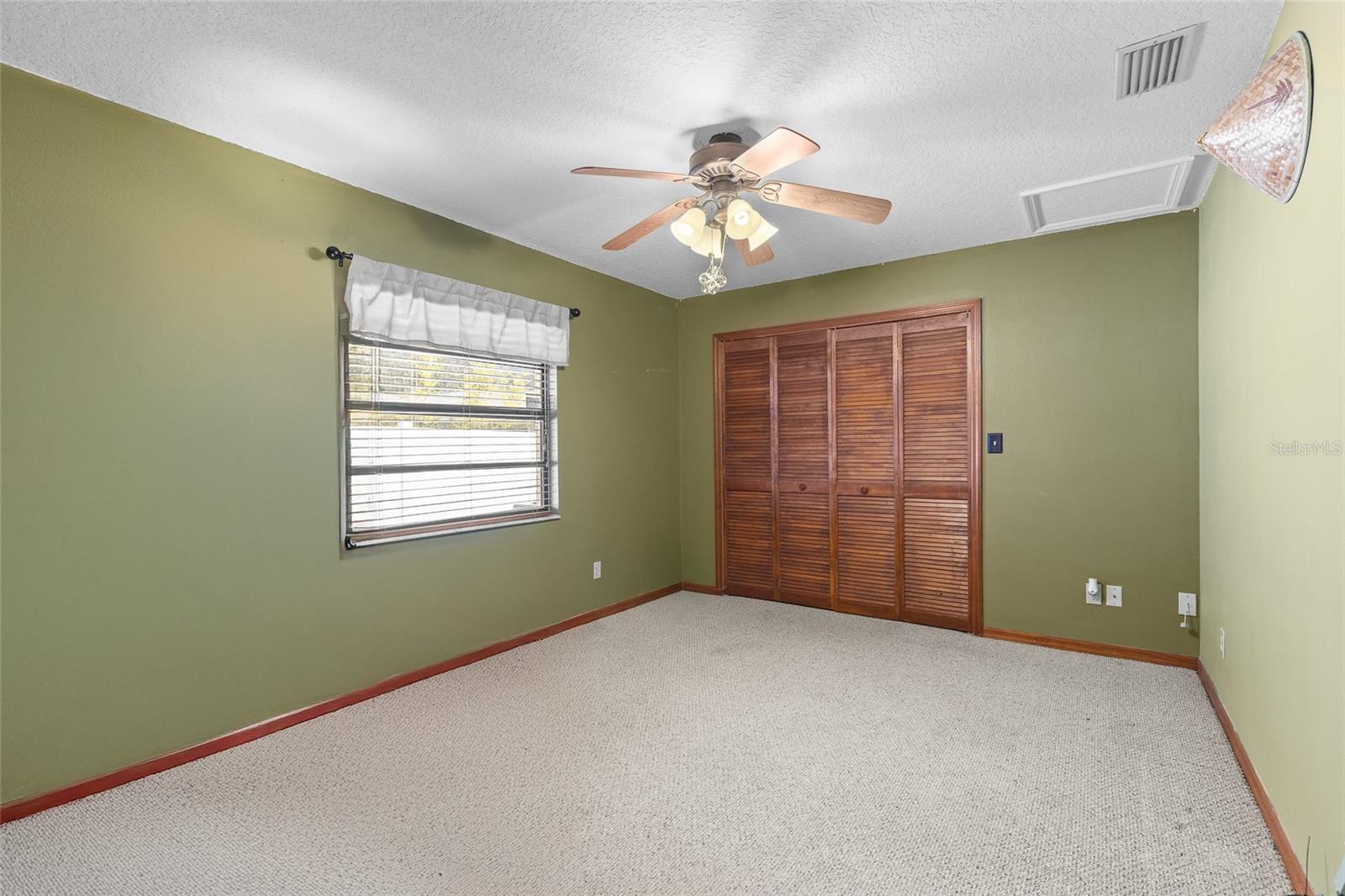 Image 27 of 40 For 617 Glenview Drive