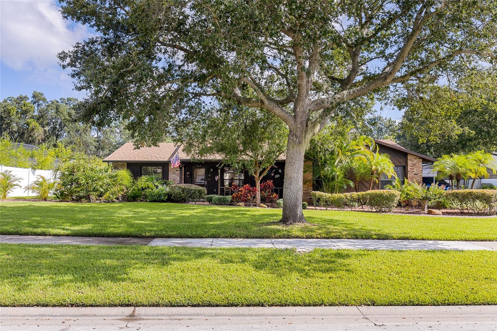 Image 3 of 40 For 617 Glenview Drive