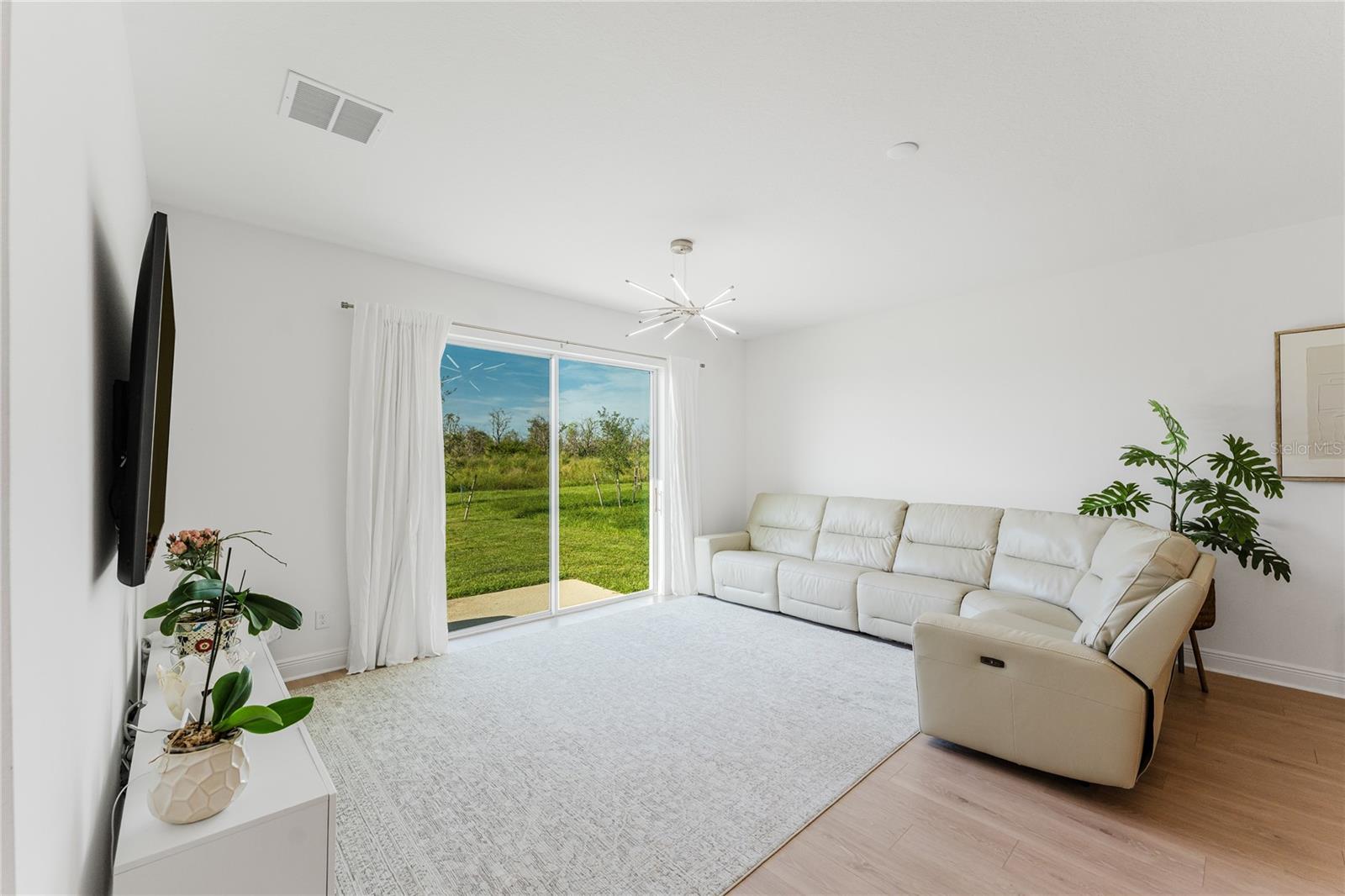 Image 14 of 42 For 14533 Crestavista Ave