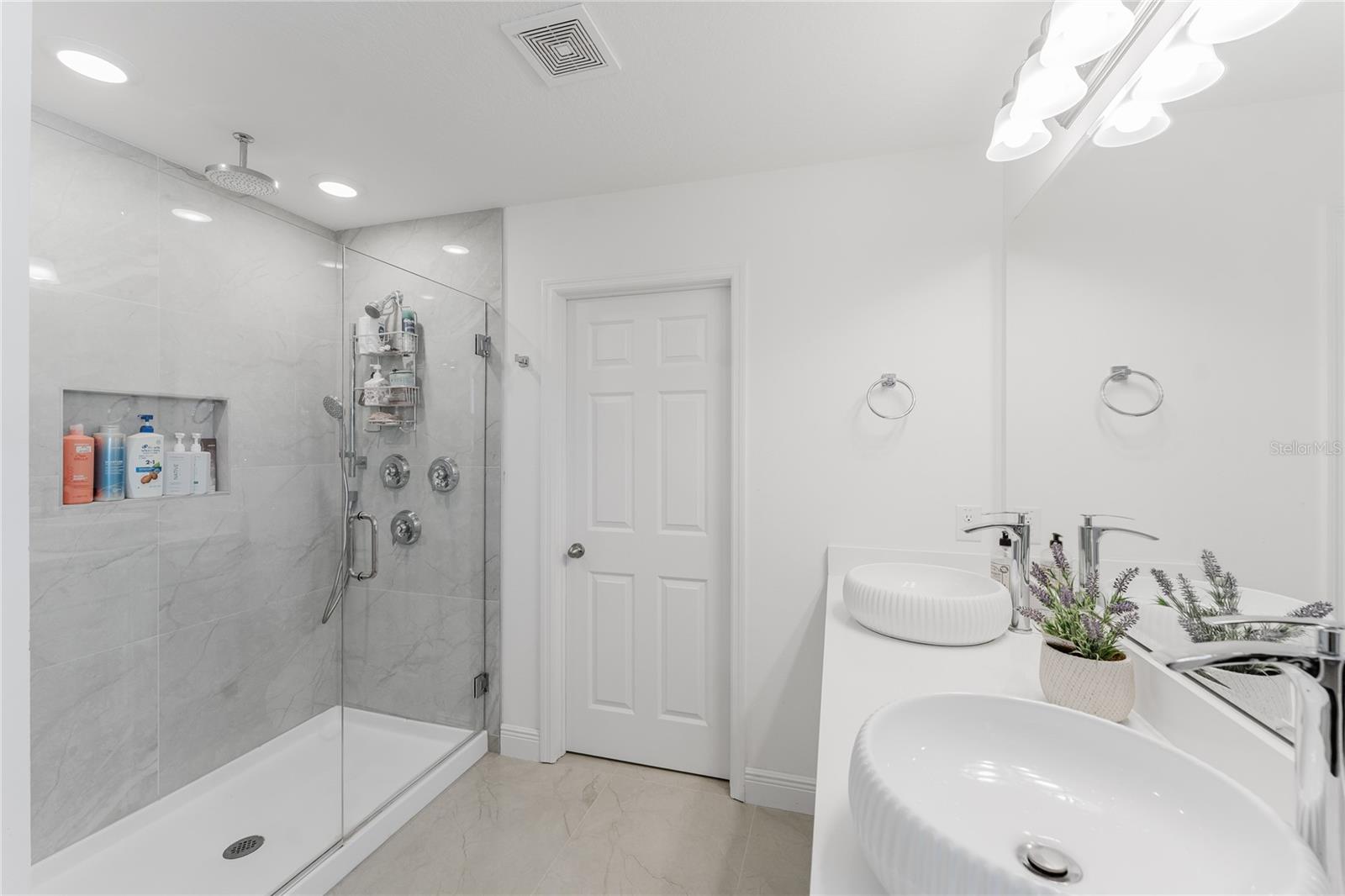 Image 31 of 42 For 14533 Crestavista Ave