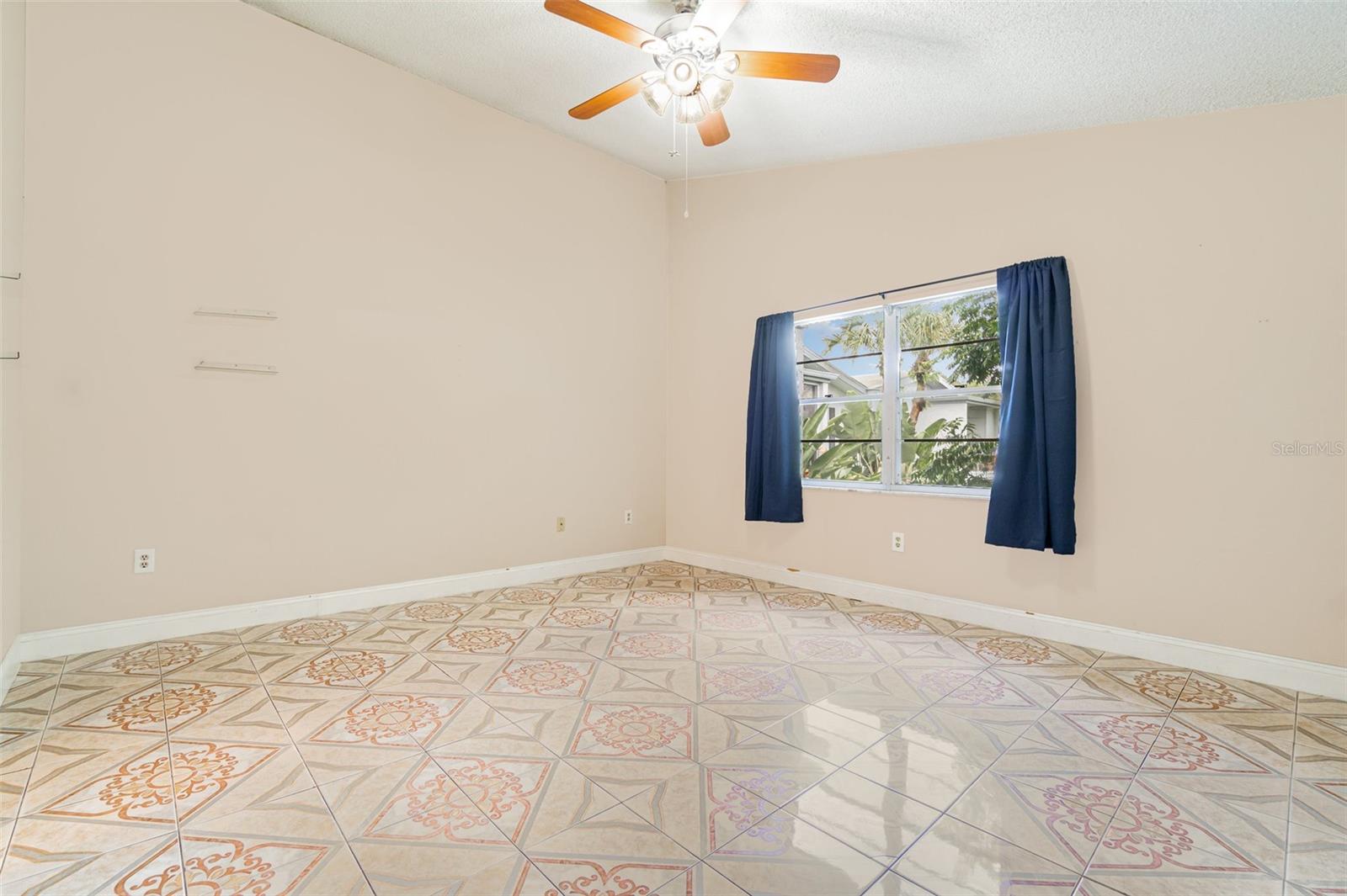Image 15 of 25 For 6015 Amberly Court F-31