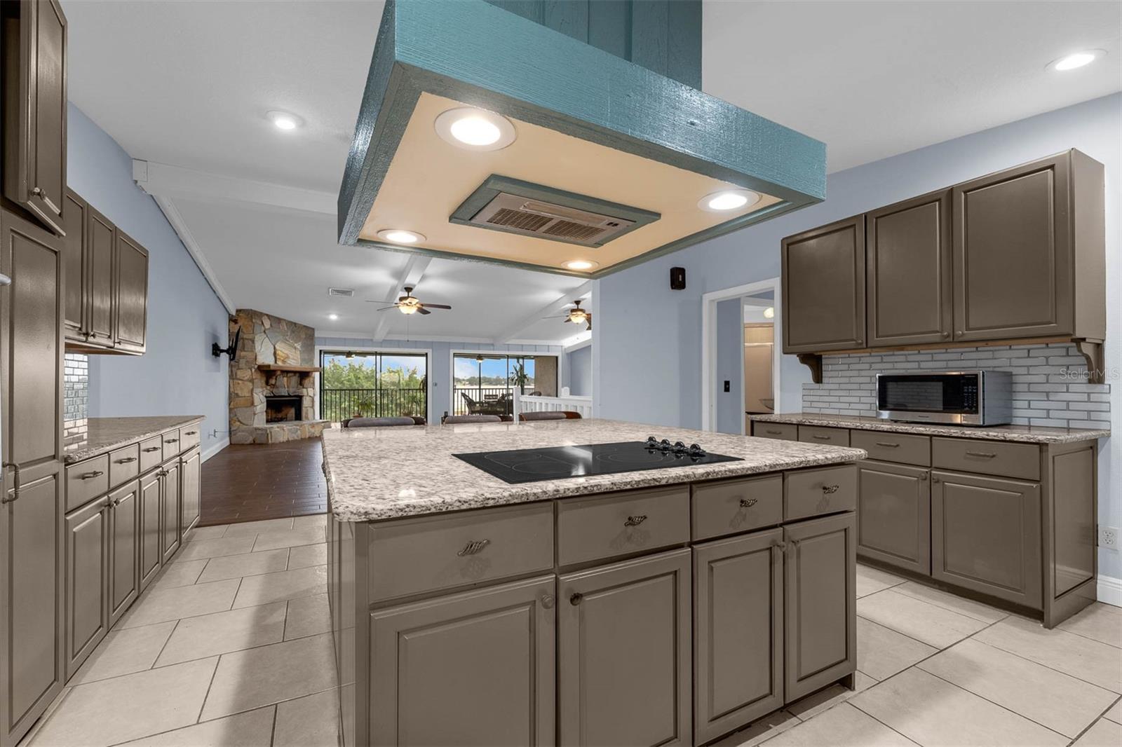 Image 12 of 57 For 2410 Hartridge Point Drive W