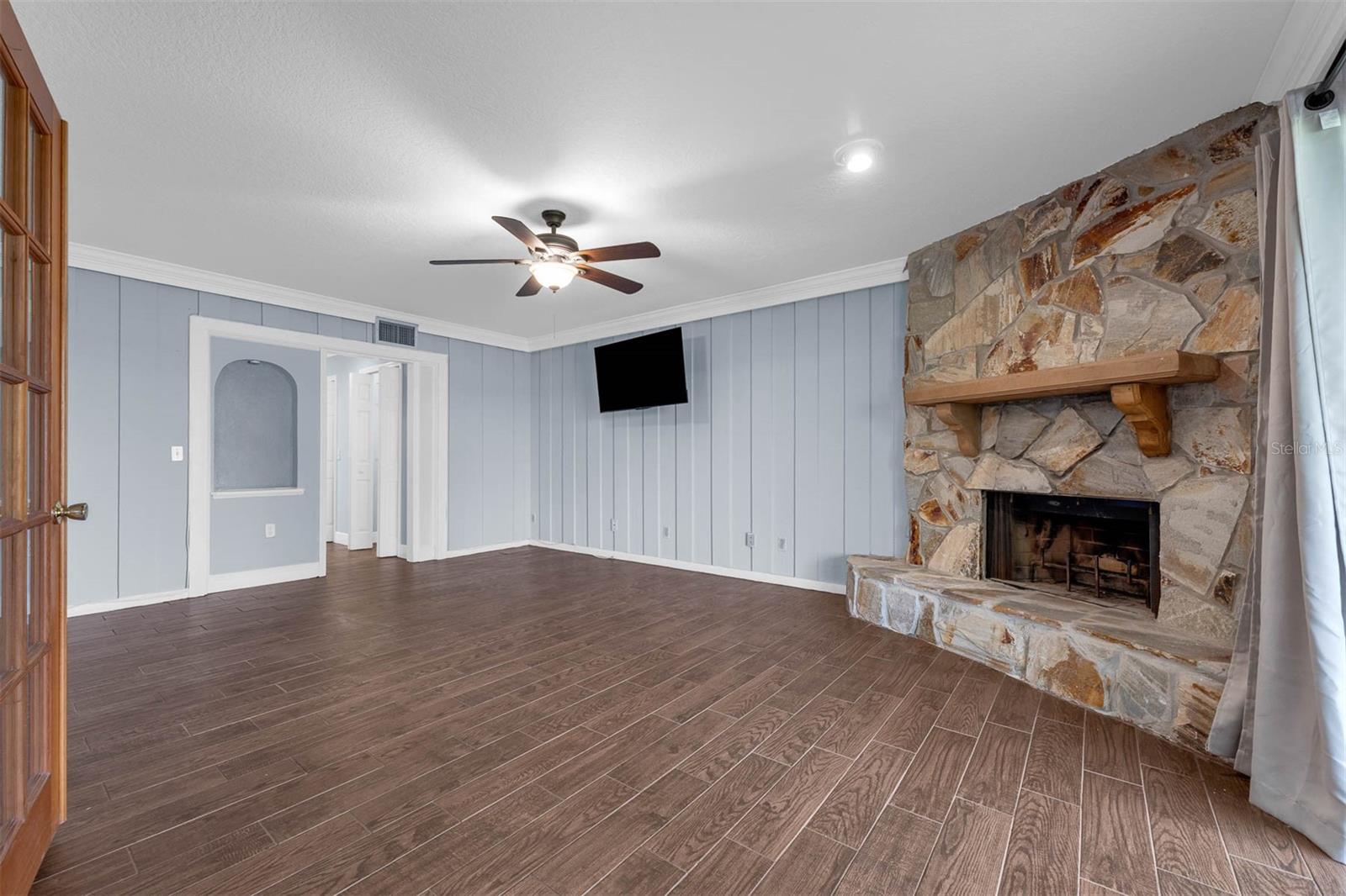 Image 27 of 57 For 2410 Hartridge Point Drive W