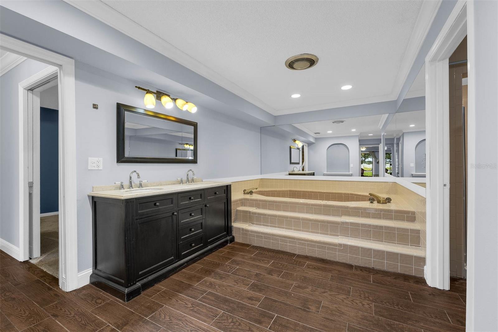 Image 32 of 57 For 2410 Hartridge Point Drive W