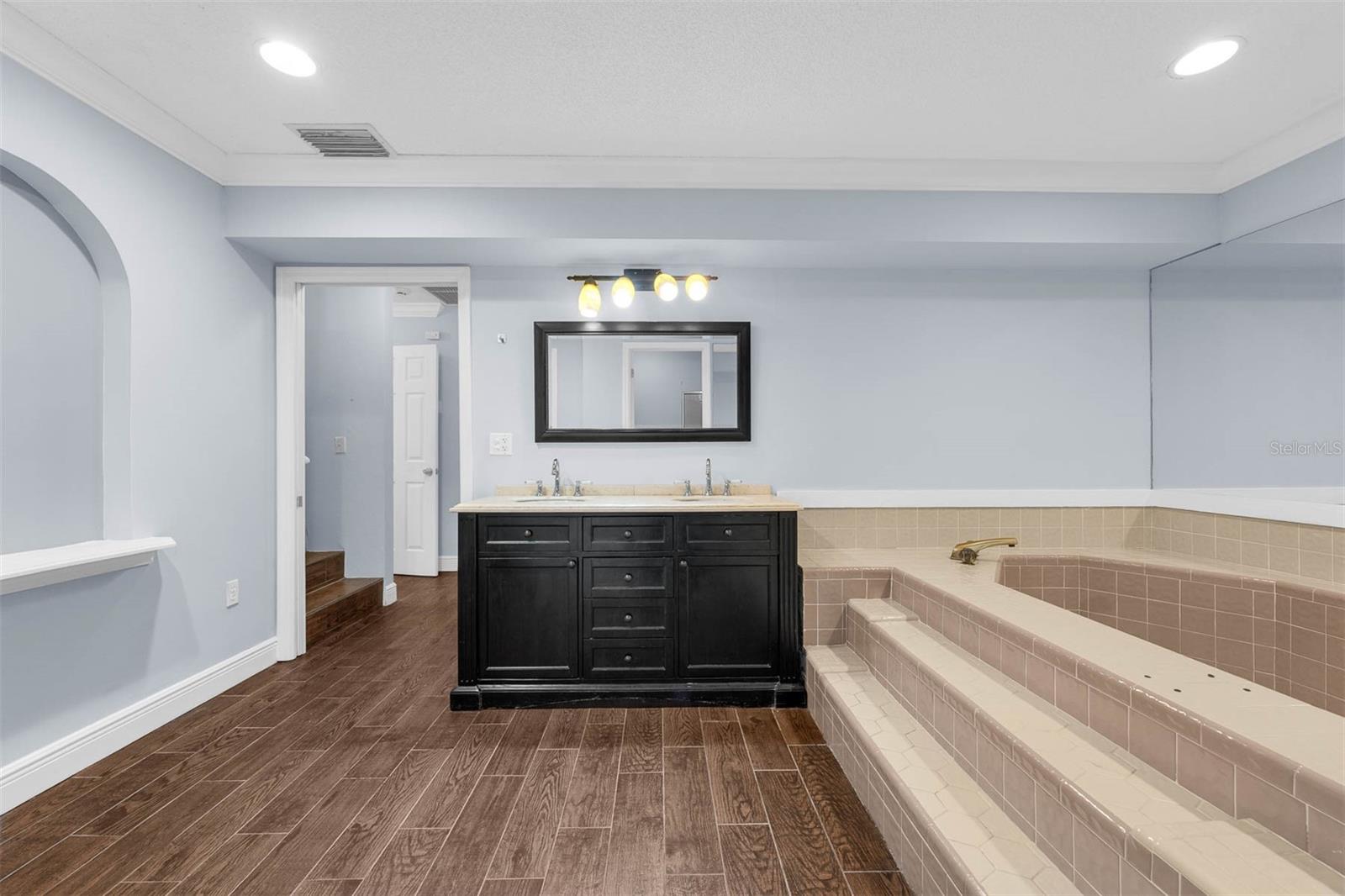 Image 35 of 57 For 2410 Hartridge Point Drive W