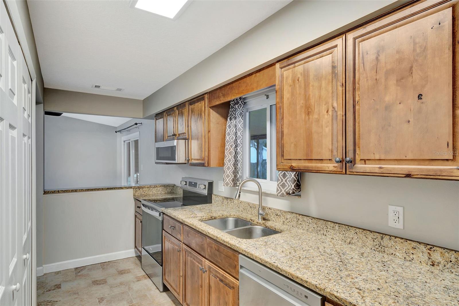 Image 11 of 26 For 1425 Prairie Lake Boulevard