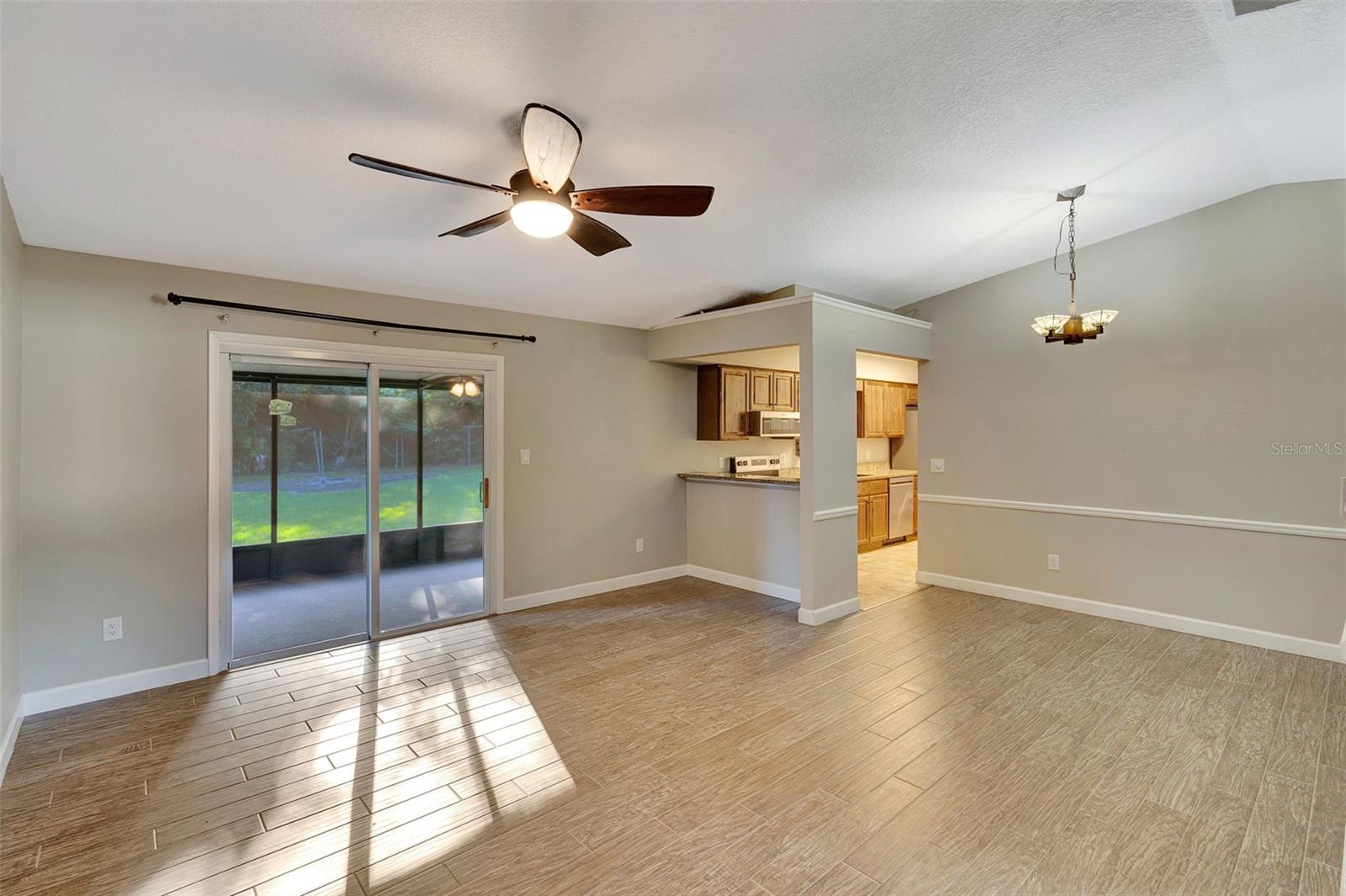 Image 6 of 26 For 1425 Prairie Lake Boulevard