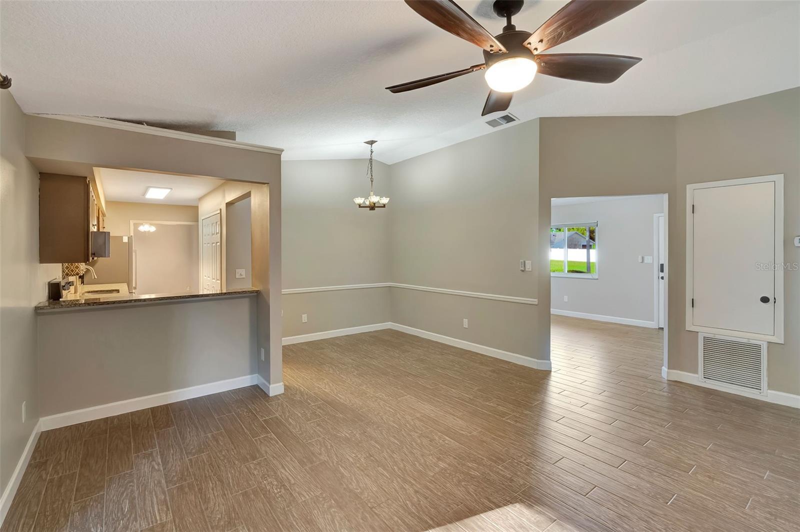 Image 7 of 26 For 1425 Prairie Lake Boulevard