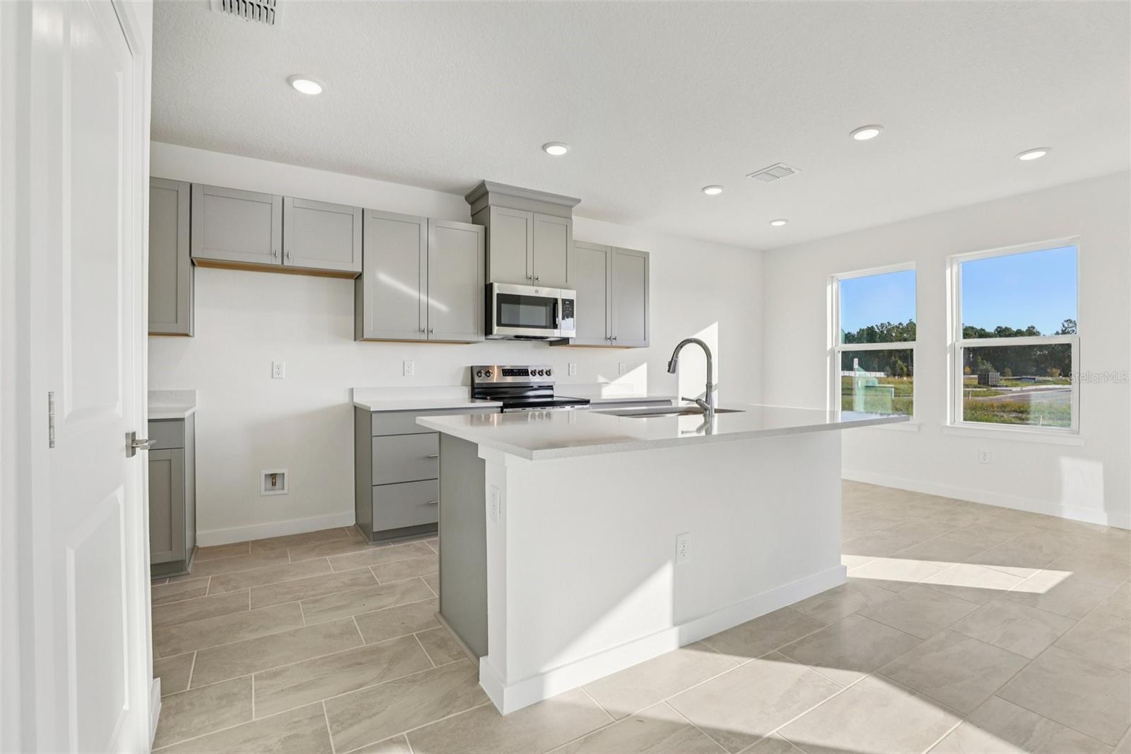 Image 7 of 38 For 6481 Horseshoe Lane Way