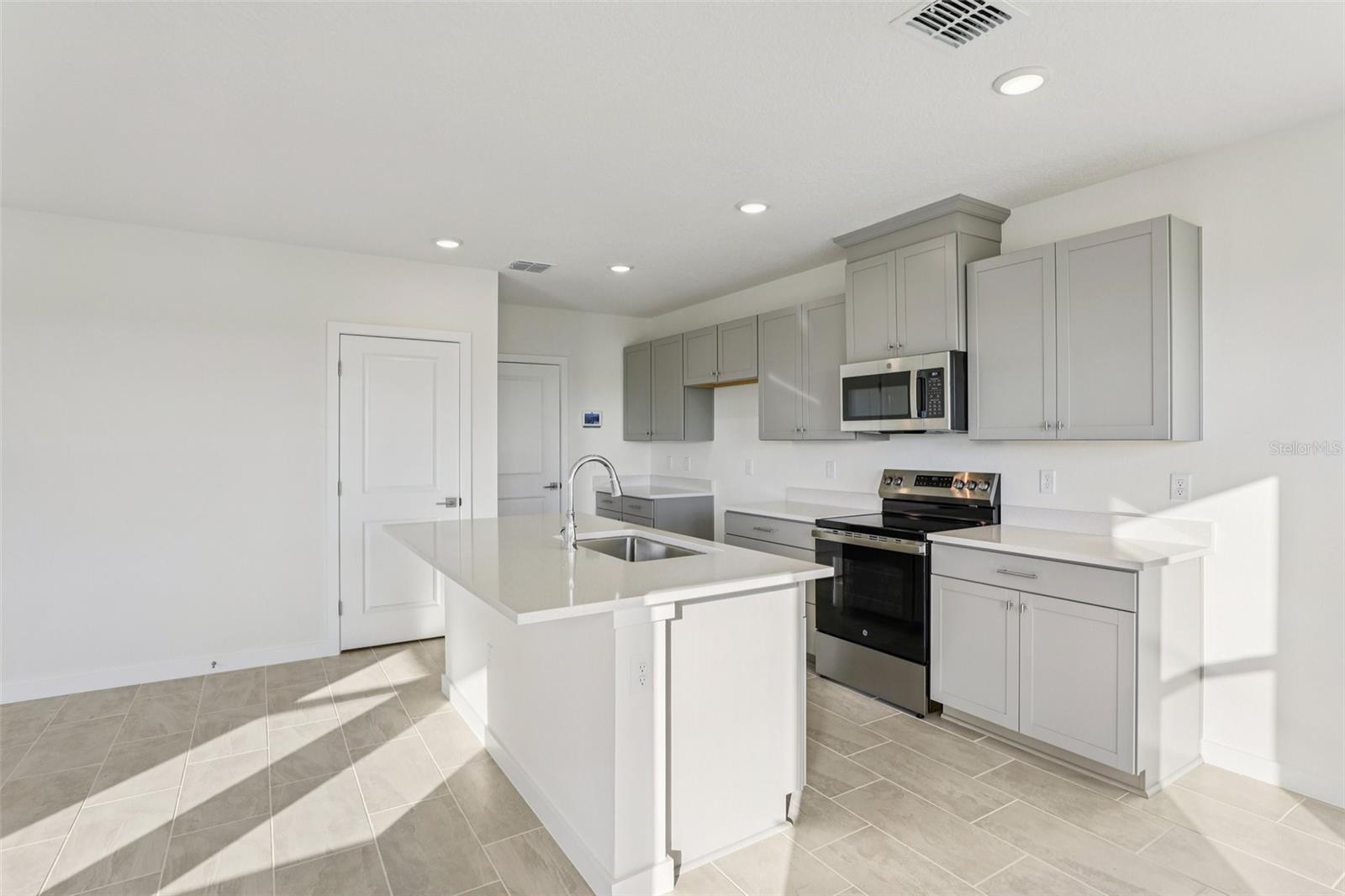 Image 8 of 38 For 6481 Horseshoe Lane Way