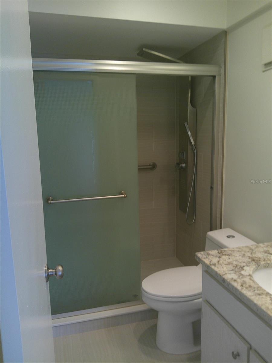 Image 10 of 25 For 1503 Grove Street 559
