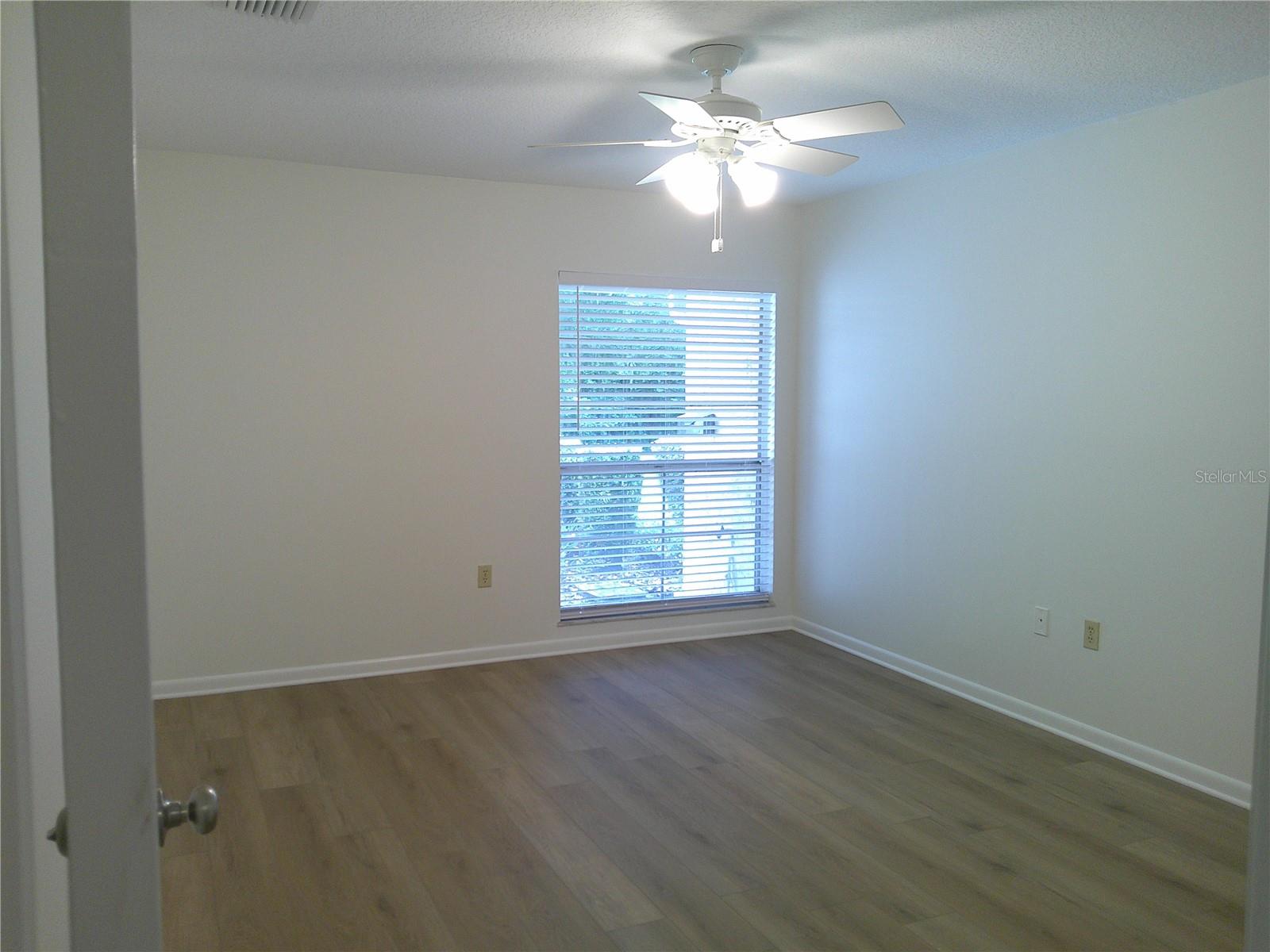 Image 21 of 25 For 1503 Grove Street 559