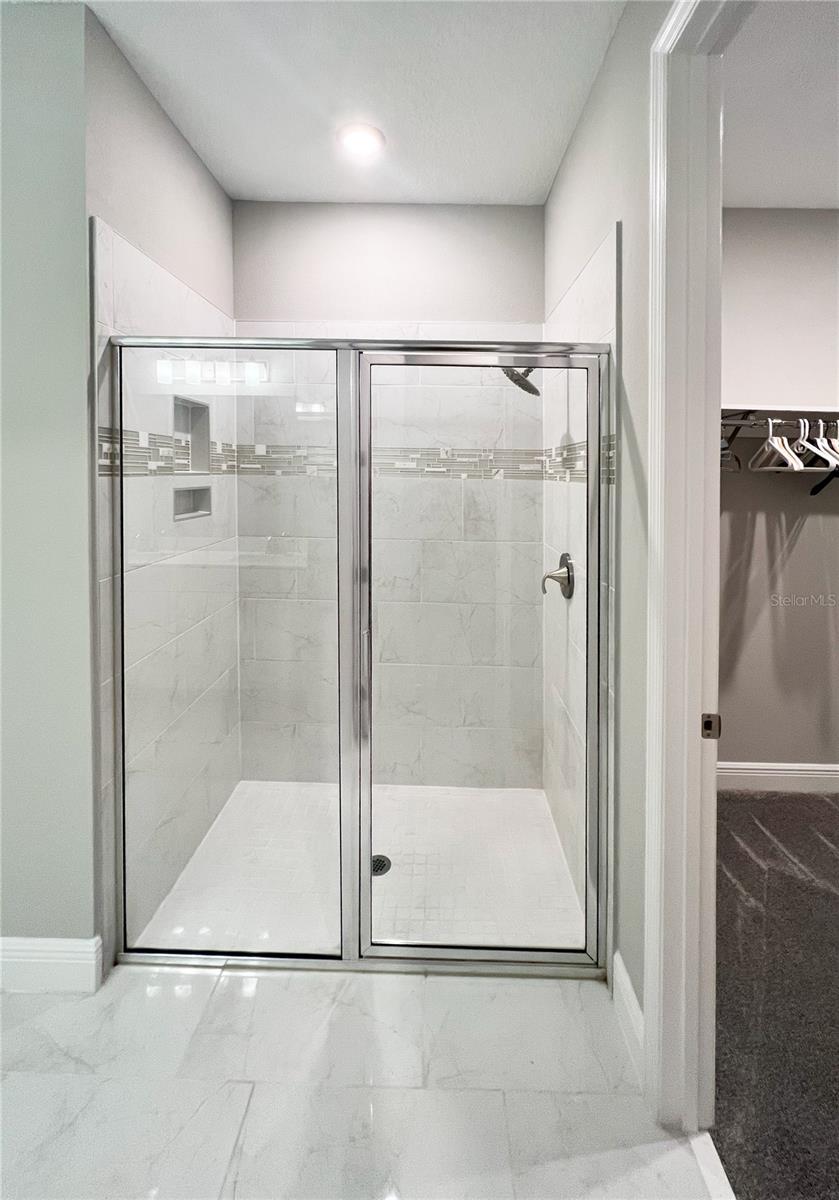 Image 15 of 35 For 7037 Carrickbend Lane
