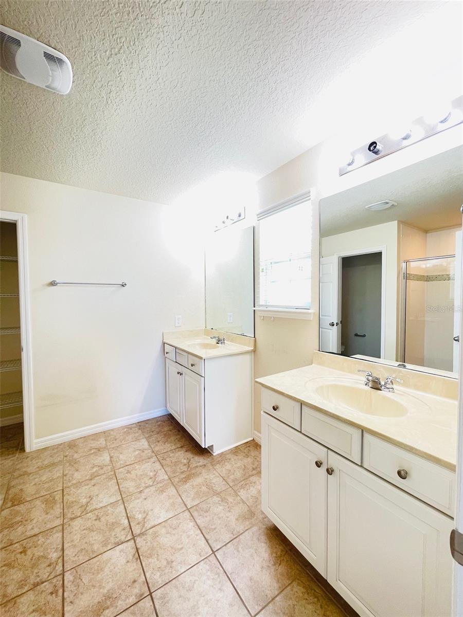 Image 11 of 15 For 12058 Silverlake Park Drive