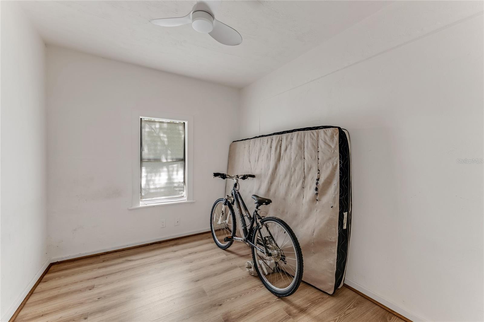 Image 10 of 22 For 715 Clark Street