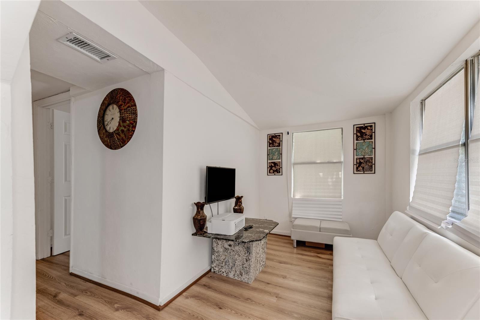 Image 8 of 22 For 715 Clark Street