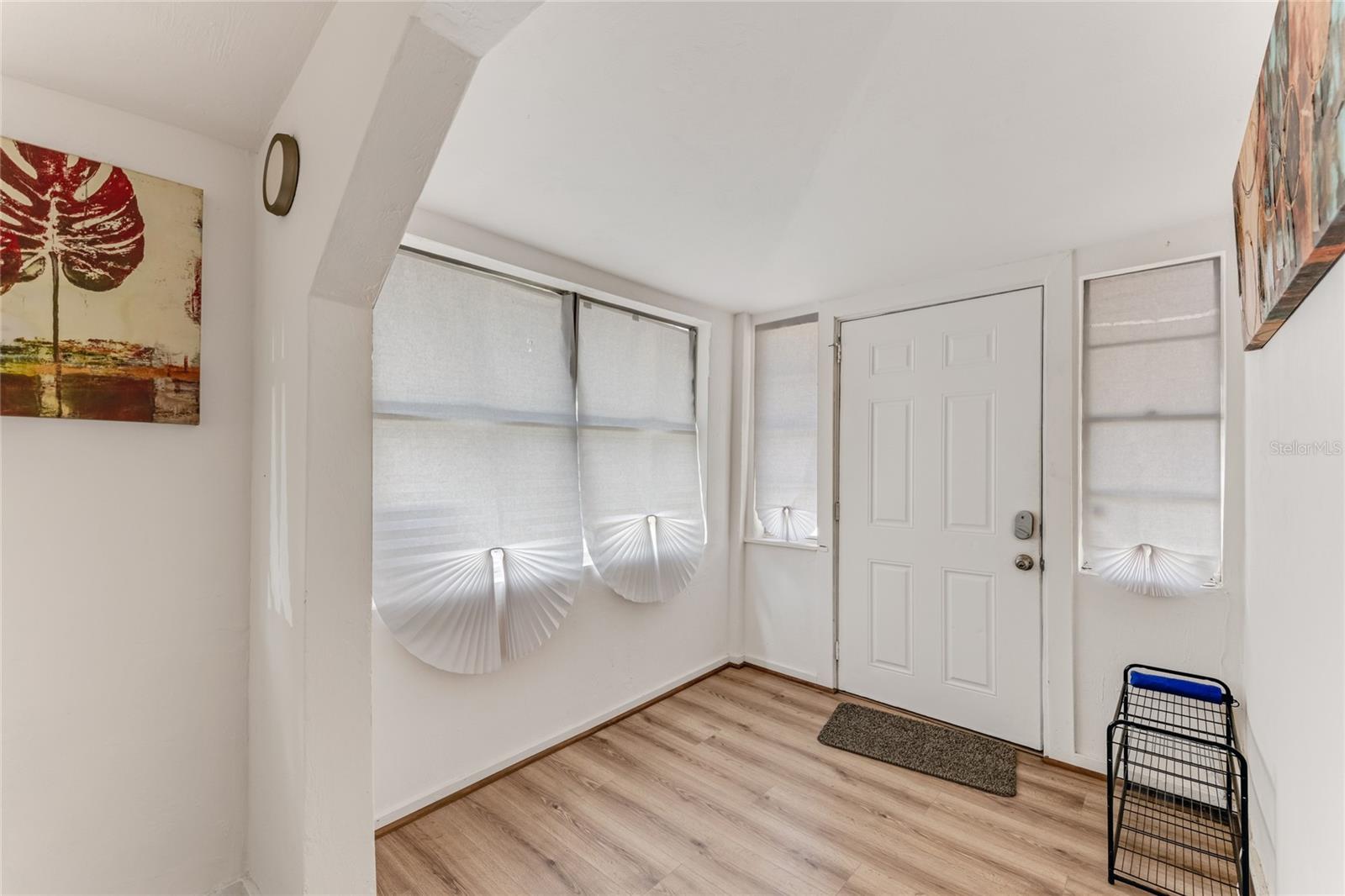 Image 9 of 22 For 715 Clark Street