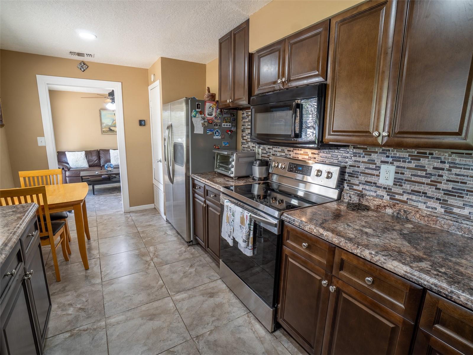 Image 10 of 25 For 998 Field Street