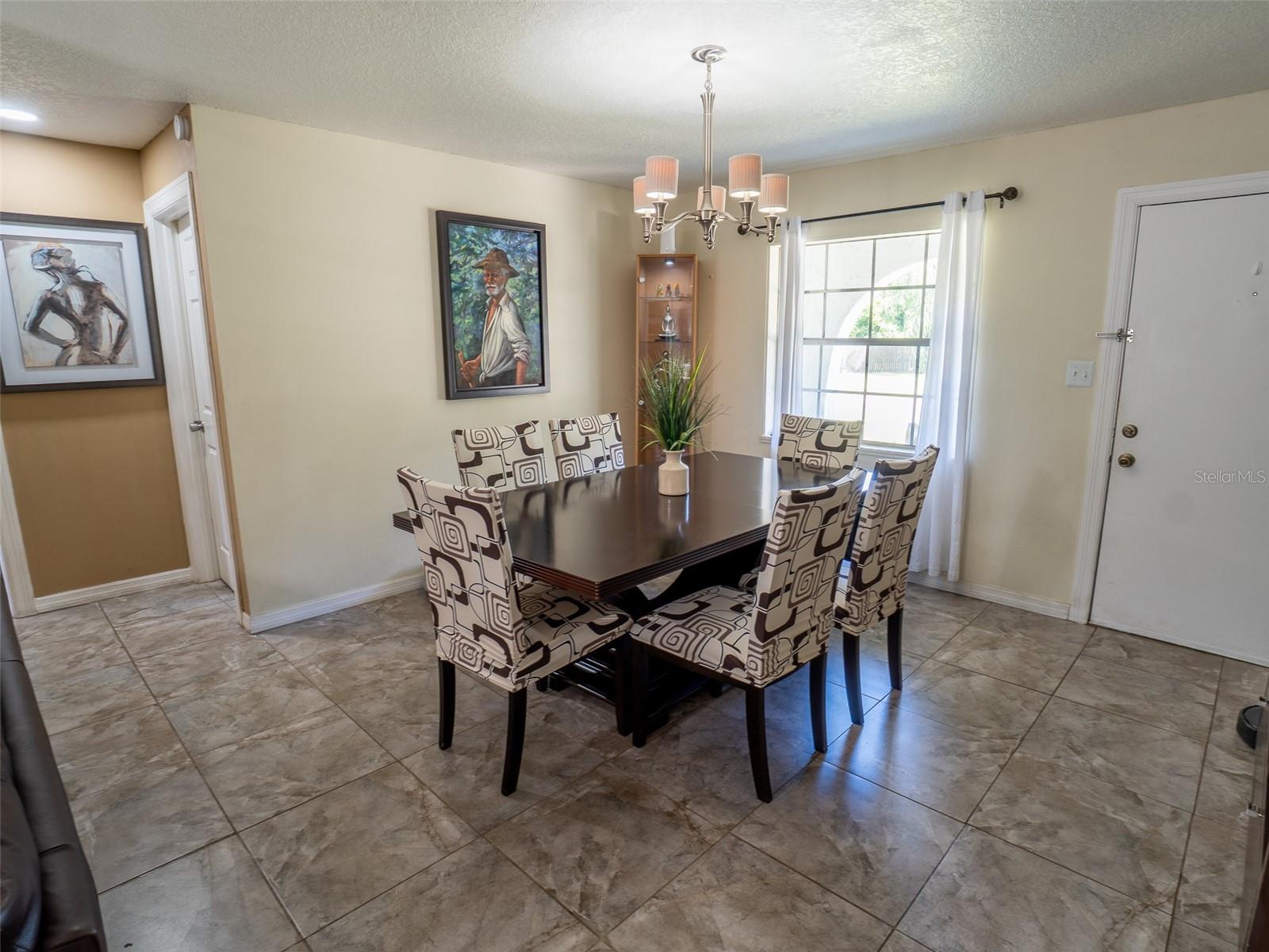 Image 4 of 25 For 998 Field Street