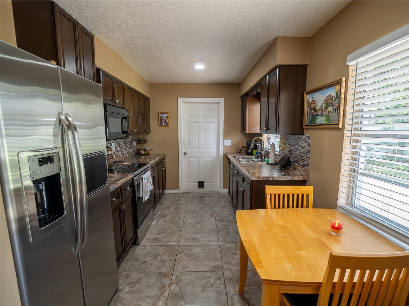 Image 7 of 25 For 998 Field Street