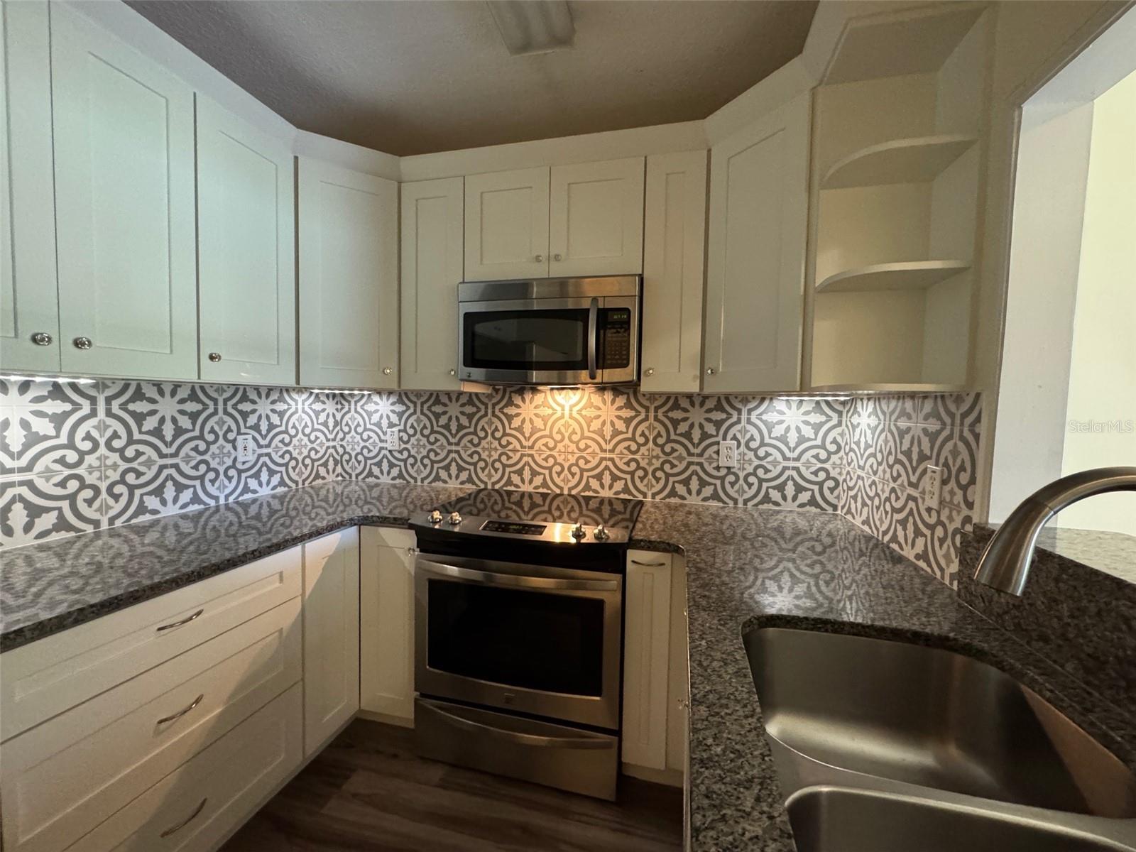 Image 4 of 39 For 600 Northern Way 1403