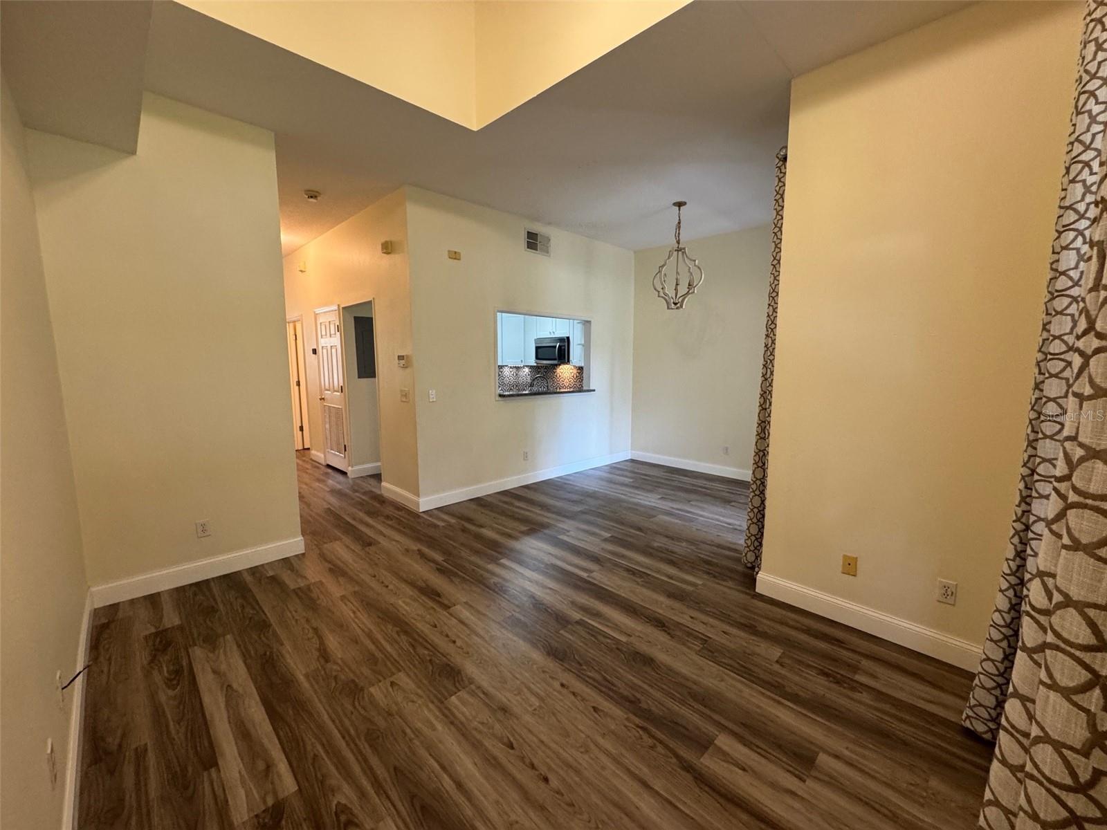 Image 8 of 39 For 600 Northern Way 1403