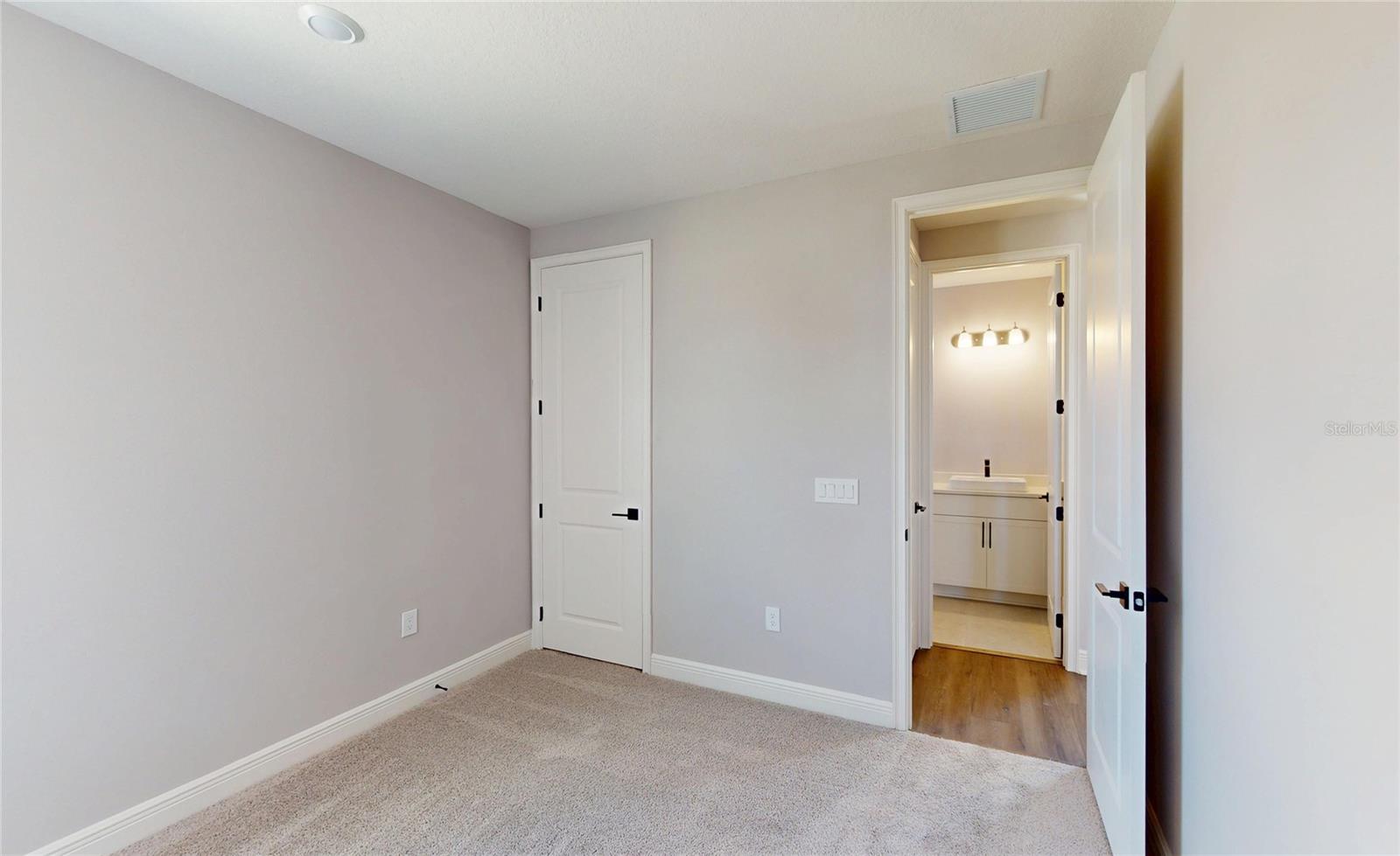 Image 35 of 43 For 10004 Fiddley Alley