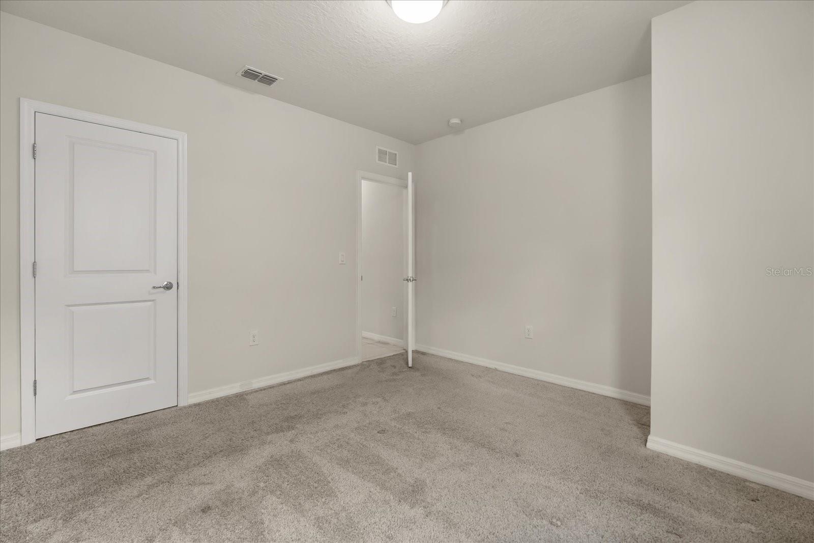 Image 10 of 41 For 5099 Royal Point Avenue