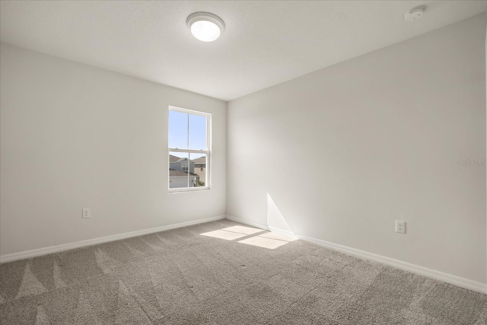 Image 13 of 41 For 5099 Royal Point Avenue