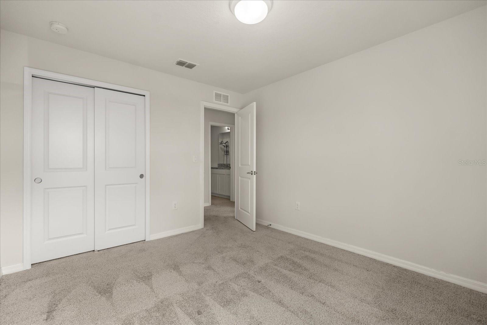Image 14 of 41 For 5099 Royal Point Avenue