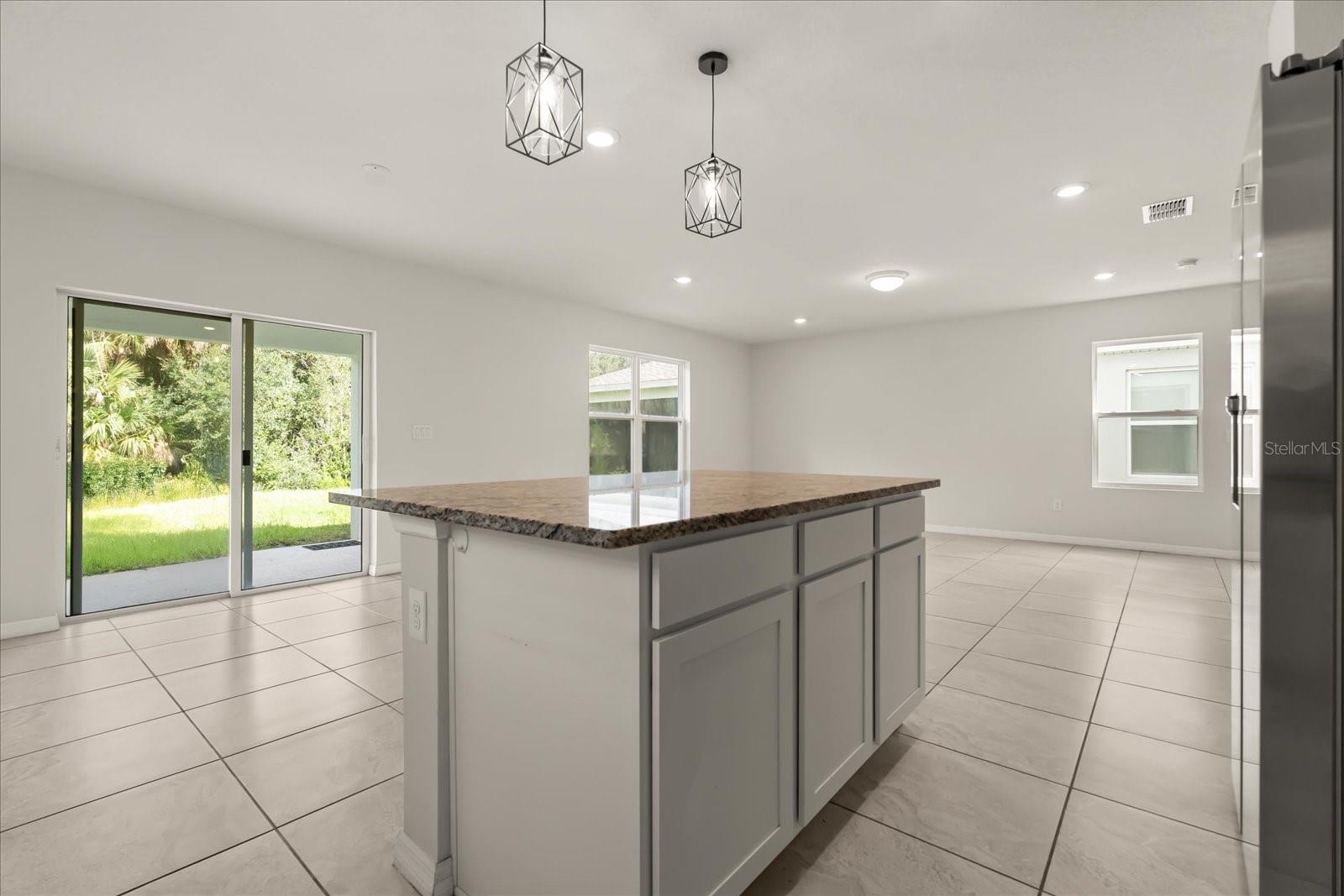 Image 7 of 41 For 5099 Royal Point Avenue