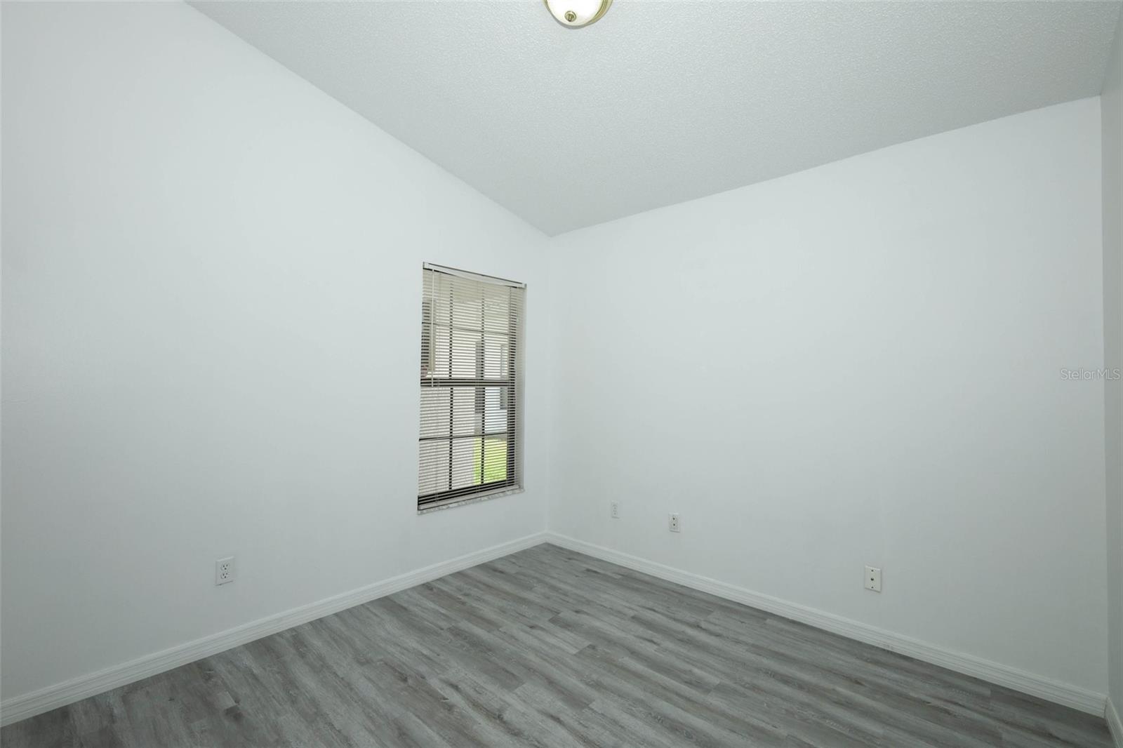 Image 21 of 29 For 5802 Parkview Lake Drive