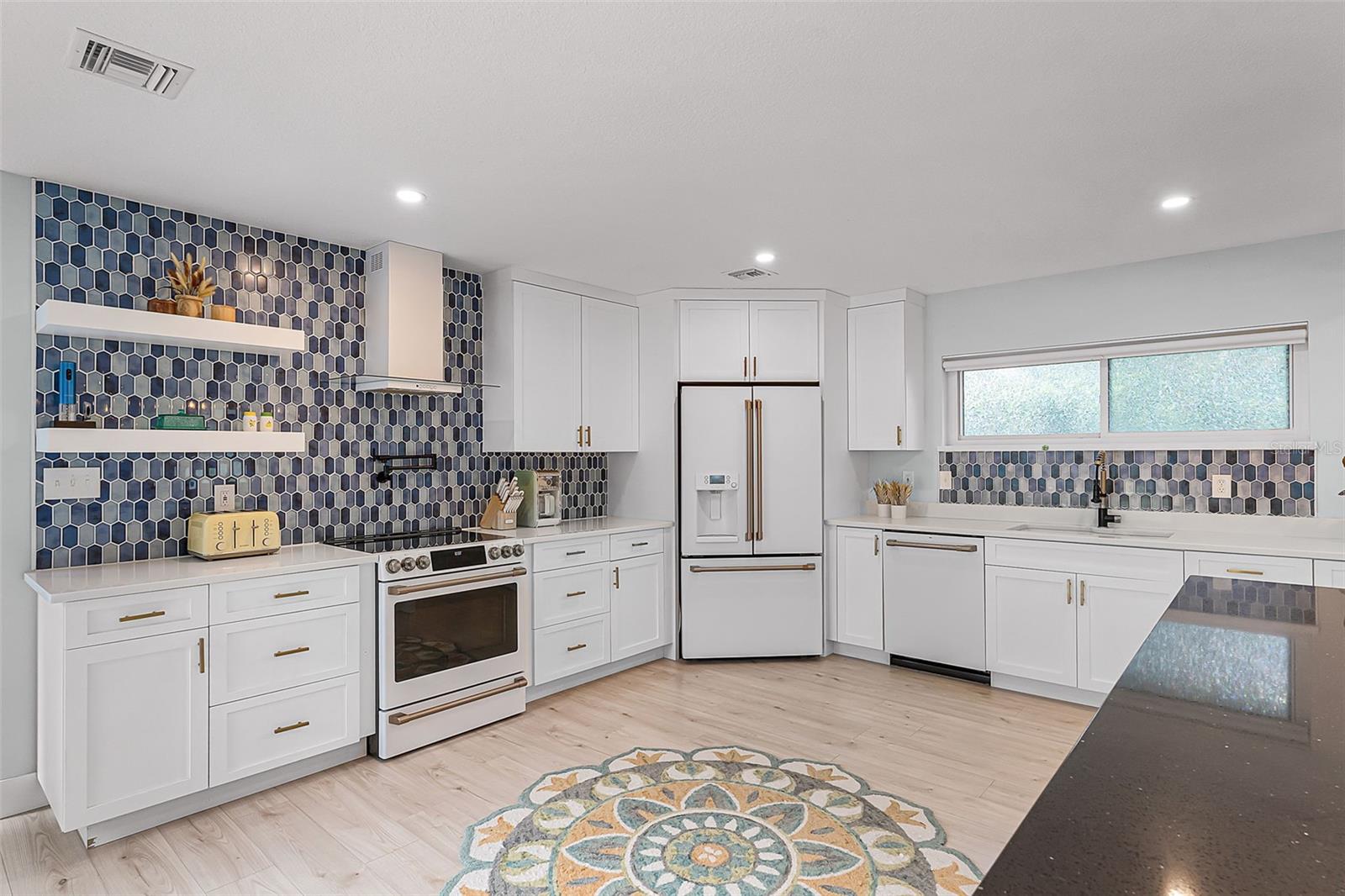 Image 14 of 45 For 940 Alba Drive