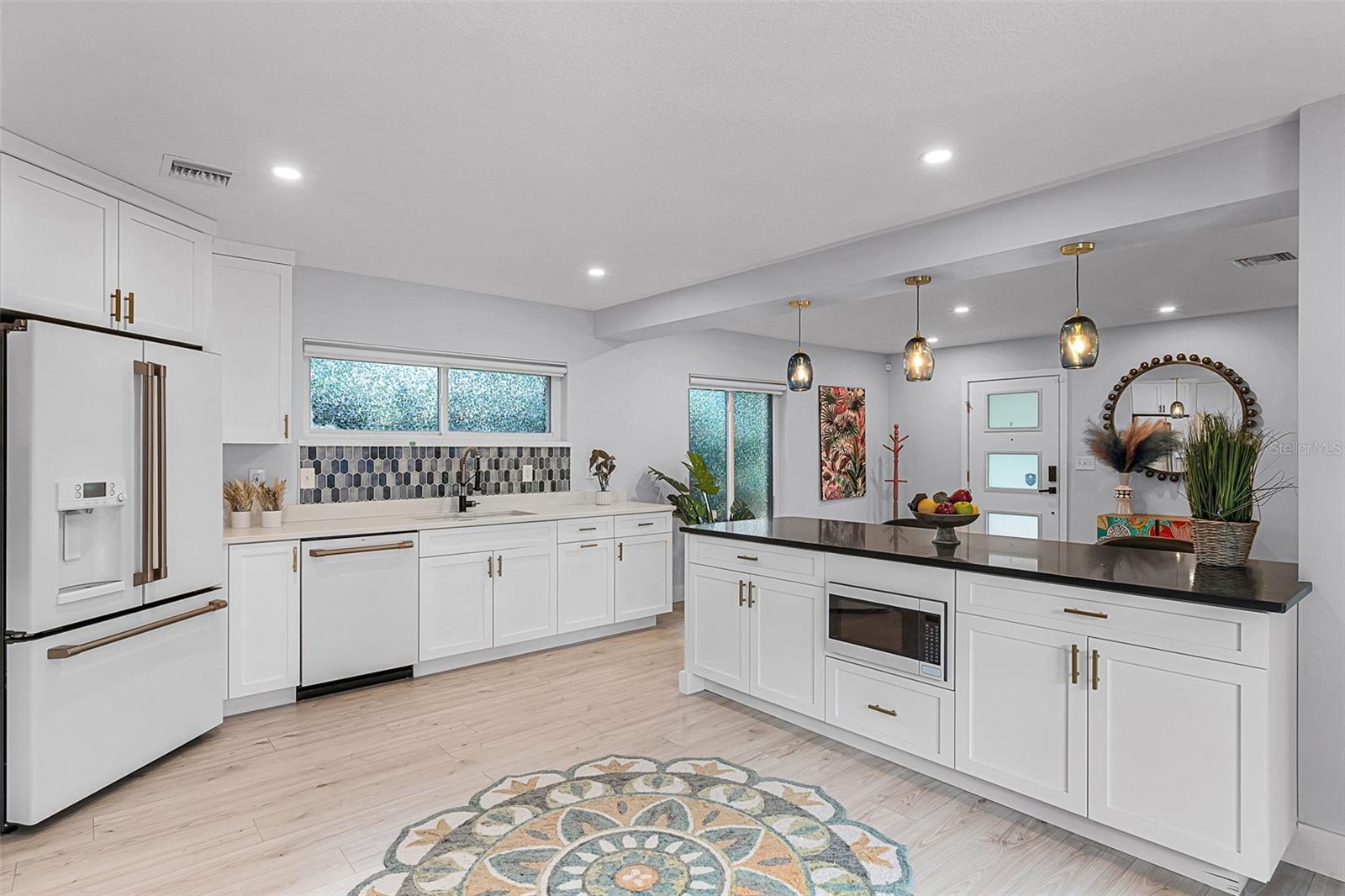 Image 15 of 45 For 940 Alba Drive