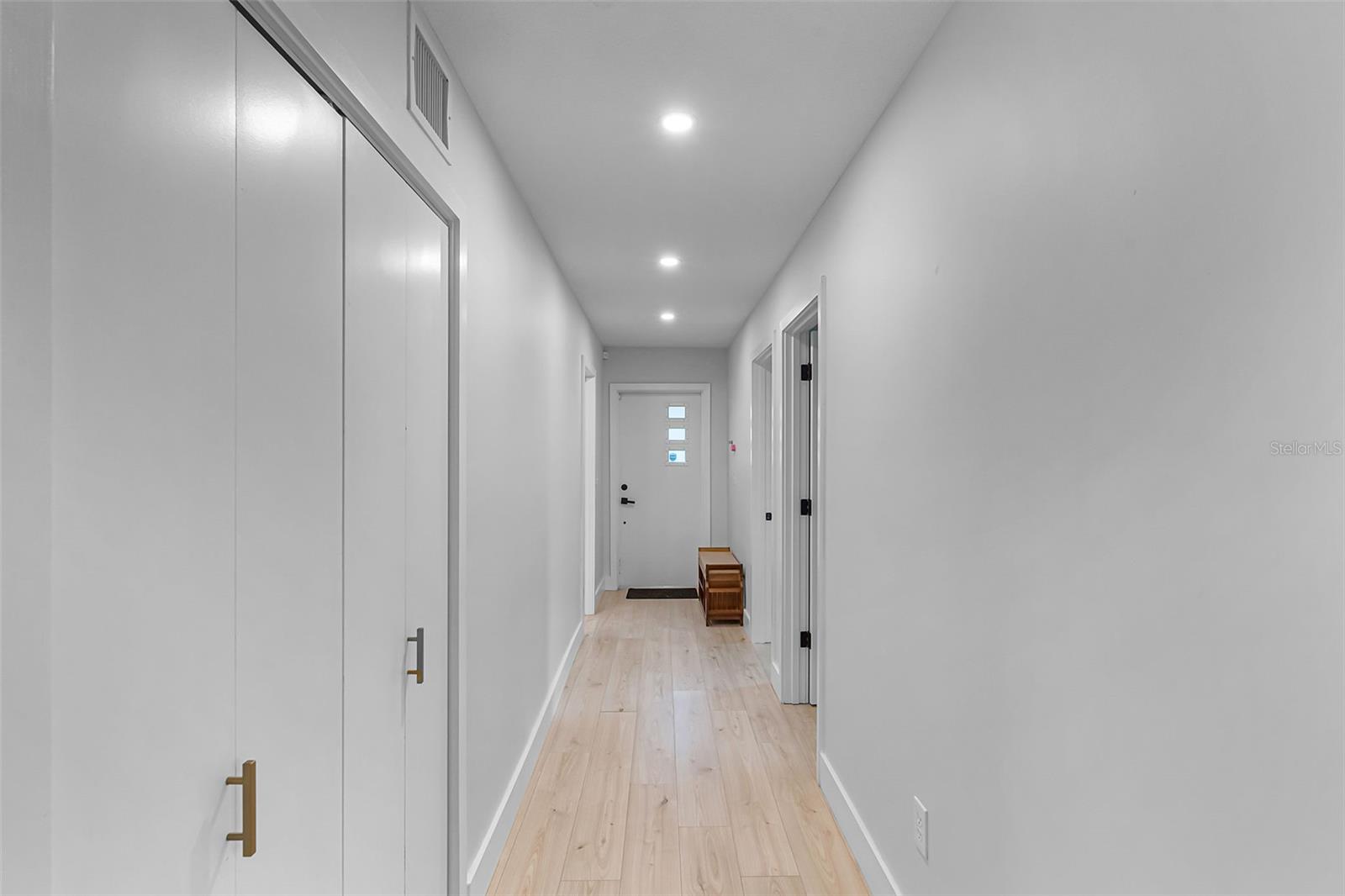 Image 19 of 45 For 940 Alba Drive